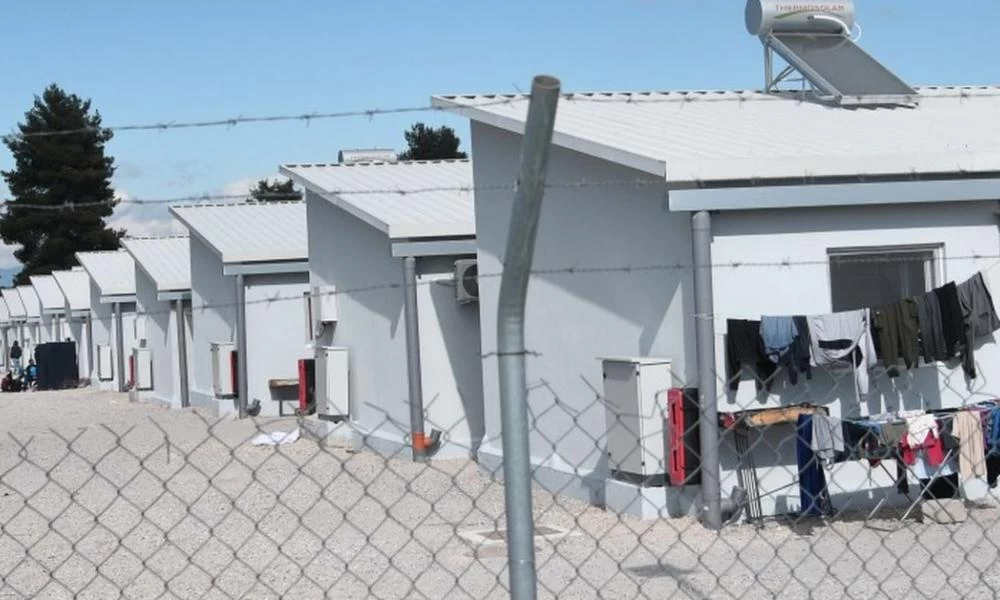 Σε πλήρη υγειονομικό αποκλεισμό η δομή φιλοξενίας του Σκαραμαγκά